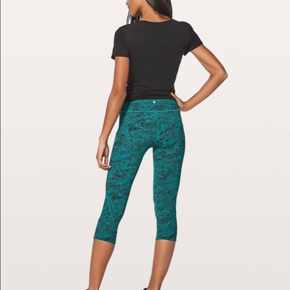 lululemon athletica Pants - Lululemon in Movement Crop - Everlux 19in - Size 6
